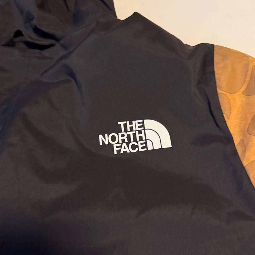 The North Face Black and Tan Patterned Pullover Jacket. NWOT - Picture 6 of 7